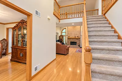 1263 Williamsburg Lane, Crystal Lake, IL 60014 - Photo 2