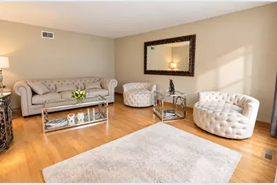 1263 Williamsburg Lane, Crystal Lake, IL 60014 - Photo 4