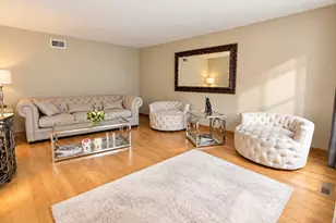 1263 Williamsburg Ln, Crystal Lake, IL 60014 - Photo 4