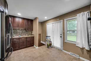 2837 191st Pl, Lansing, IL 60438 - Photo 2