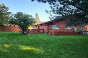 142 Virginia Ct, Streamwood, IL 60107 - Photo 2