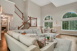 107 Acorn Ct, Round Lake Beach, IL 60073 - Photo 8