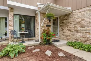 1232 Reading Ct, Wheaton, IL 60189 - Photo 1