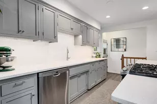 715 Crest St, Wheaton, IL 60189 - Photo 10