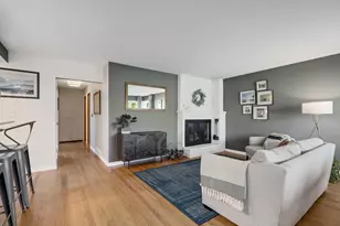 715 Crest St, Wheaton, IL 60189 - Photo 4