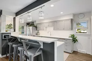 715 Crest St, Wheaton, IL 60189 - Photo 8