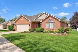 1540 Hillcrest Ln, Woodridge, IL 60517 - Photo 1