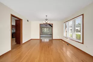 1540 Hillcrest Ln, Woodridge, IL 60517 - Photo 8