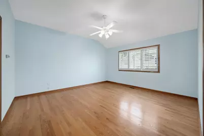 1540 Hillcrest Lane, Woodridge, IL 60517 - Photo 24