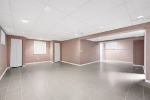 1540 Hillcrest Ln, Woodridge, IL 60517 - Photo 32