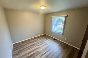 1807 Joanna Ave, Zion, IL 60099 - Photo 12