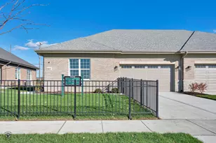 8026 Bradley Dr, Tinley Park, IL 60487 - Photo 2