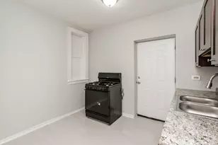 6911 S Paxton Ave, Chicago, IL 60649 - Photo 4