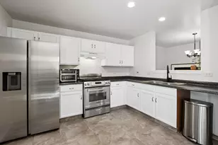 514 Holiday Ln, Hainesville, IL 60073 - Photo 10