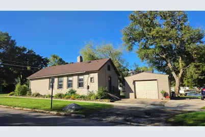 301 W Blackman Street, Harvard, IL 60033 - Photo 2