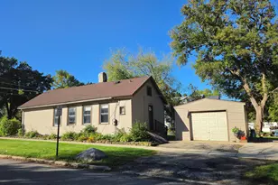 301 W Blackman St, Harvard, IL 60033 - Photo 2