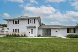 204 Shattuck Ct, Schaumburg, IL 60194 - Photo 2