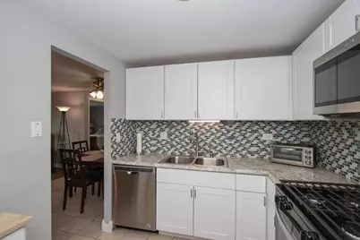 204 Shattuck Court #204, Schaumburg, IL 60194 - Photo 4