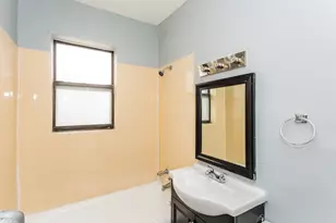 6949 S Paxton Ave, Chicago, IL 60649 - Photo 10