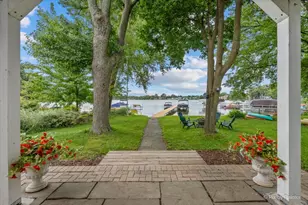 1153 N Shore Dr, Crystal Lake, IL 60014 - Photo 2