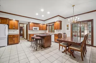 2310 Big Woods Dr, Batavia, IL 60510 - Photo 8