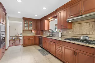 1251 N Scarlet Dr, Addison, IL 60101 - Photo 4