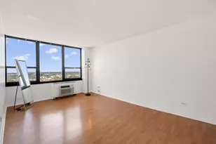 3925 Triumvera Dr, Glenview, IL 60025 - Photo 6
