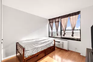 3925 Triumvera Dr, Glenview, IL 60025 - Photo 8