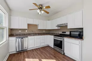 1931 Farnham Ct, Schaumburg, IL 60194 - Photo 8