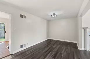 1931 Farnham Ct, Schaumburg, IL 60194 - Photo 8