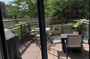 437 W Division St, Chicago, IL 60610 - Photo 8