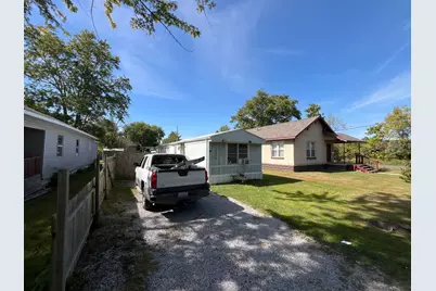 1004 Case Street, Centralia, IL 62801 - Photo 4