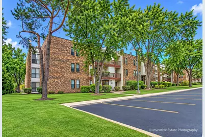 2212 Country Club Drive #4, Woodridge, IL 60517 - Photo 4