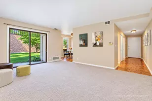 2212 Country Club Dr, Woodridge, IL 60517 - Photo 10