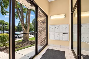 2212 Country Club Dr, Woodridge, IL 60517 - Photo 6