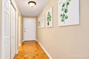 2212 Country Club Dr, Woodridge, IL 60517 - Photo 20