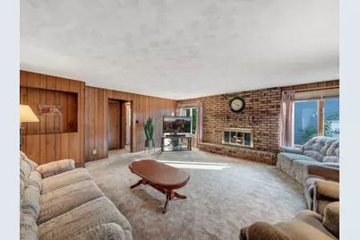 1011 Iroquois Drive, Elgin, IL 60123 - Photo 8