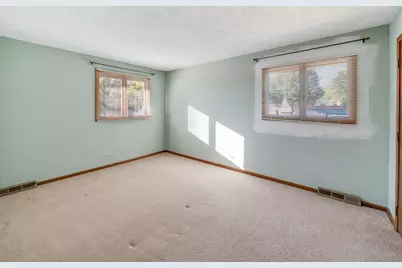 1011 Iroquois Drive, Elgin, IL 60123 - Photo 14