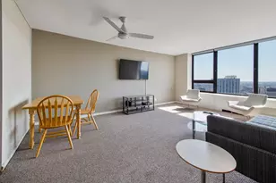 3930 N Pine Grove Ave, Chicago, IL 60613 - Photo 6