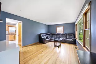 389 N Commonwealth Ave, Elgin, IL 60123 - Photo 6