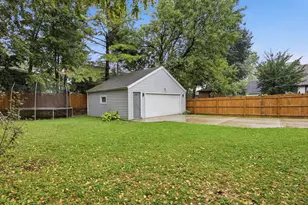 389 N Commonwealth Ave, Elgin, IL 60123 - Photo 36