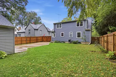 389 N Commonwealth Avenue, Elgin, IL 60123 - Photo 34
