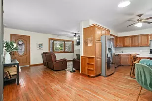 1502 Sunset Dr, Holiday Hills, IL 60051 - Photo 4