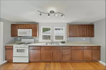 37 S Hickory Avenue, Fox Lake, IL 60020 - Photo 8