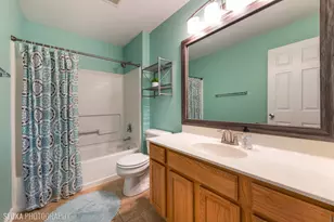 1721 Silverstone Dr, Carpentersville, IL 60110 - Photo 12