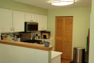 7975 Hedgewood Dr, Darien, IL 60561 - Photo 10