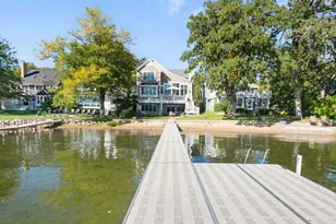937 N Shore Dr, Crystal Lake, IL 60014 - Photo 2