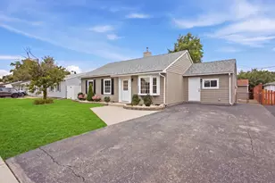 512 Concord Ave, Romeoville, IL 60446 - Photo 2
