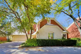 16 Regent wood Rd, Northfield, IL 60093 - Photo 2