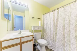 1011 Sommerset Ct, Elgin, IL 60120 - Photo 12